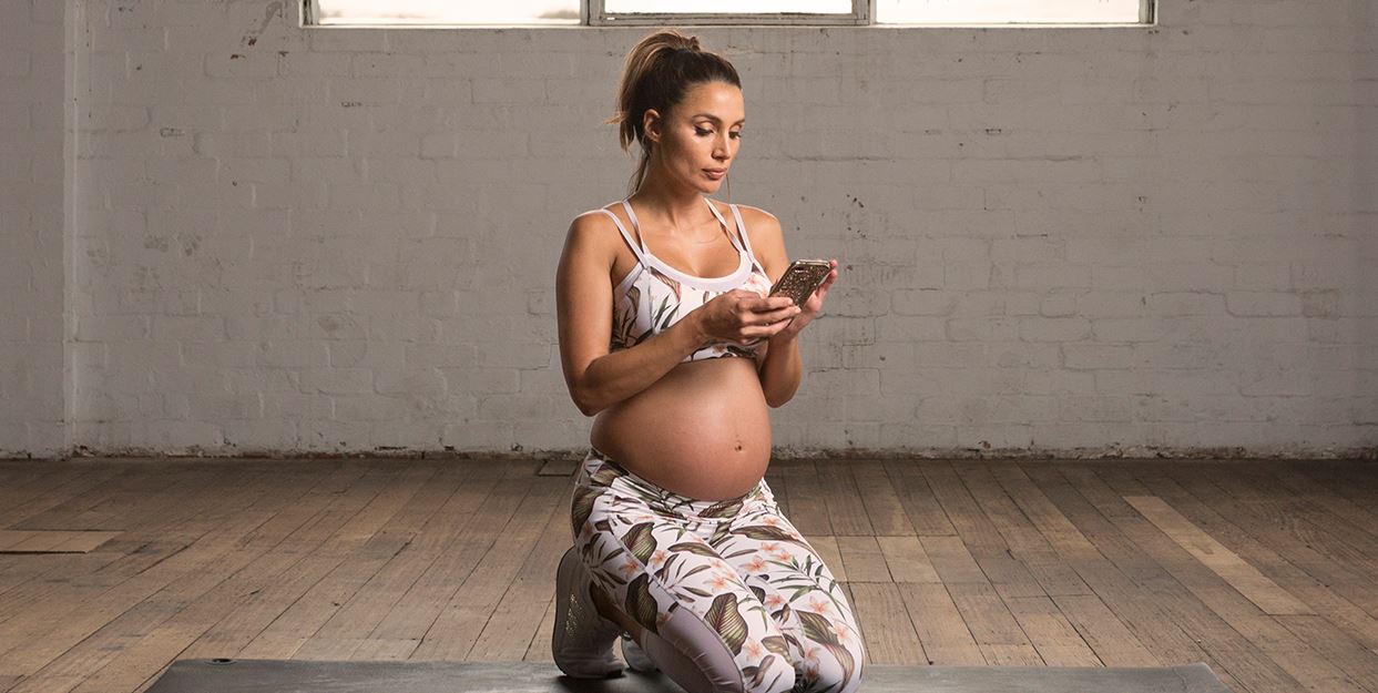 Snez Wood doing the online pregnancy fitness program by 28 By Sam Wood