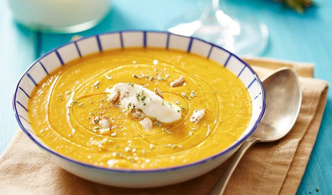 healthy-guilt-free-winter-warming-recipes-02-coconut-curry-pumpkin-soup