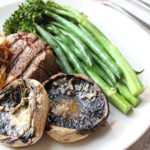 steak with garlic mushrooms